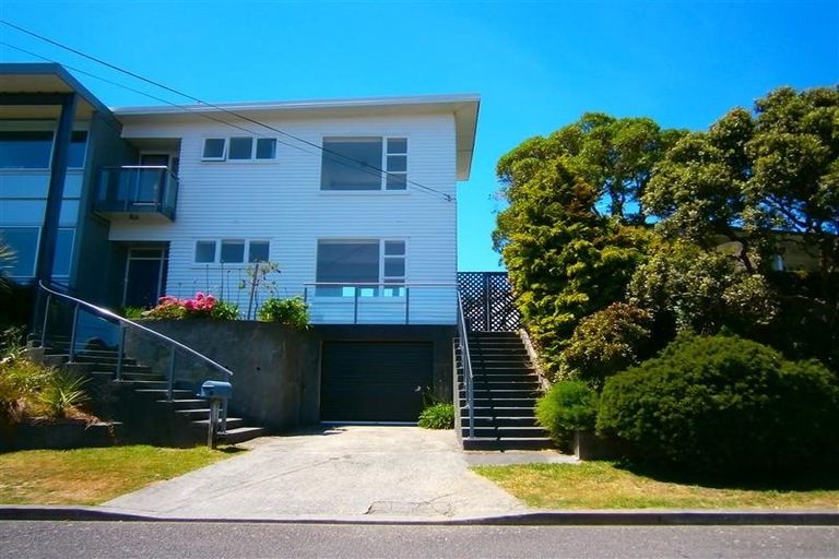 Photo of property in 92 Seatoun Heights Road, Seatoun, Wellington, 6022