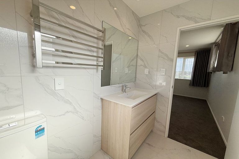 Photo of property in 7a Marco Place, Highland Park, Auckland, 2010