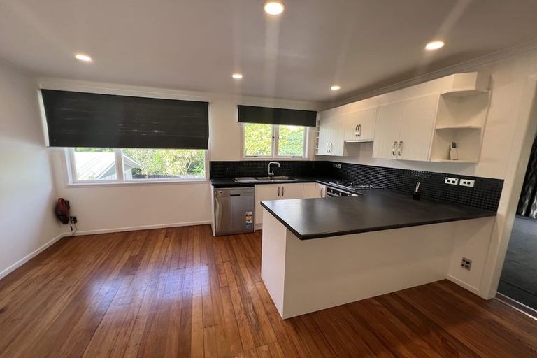 Photo of property in 25 Crompton Road, Massey, Auckland, 0614