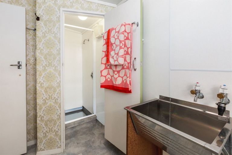 Photo of property in 15 Bayview Road, Paremata, Porirua, 5024