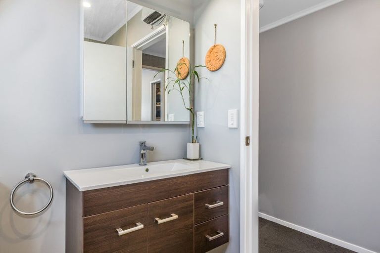 Photo of property in 33 Margaret Road, Raumati Beach, Paraparaumu, 5032