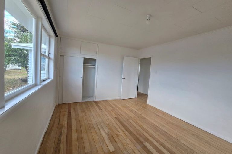 Photo of property in 8 Oreil Avenue, West Harbour, Auckland, 0618