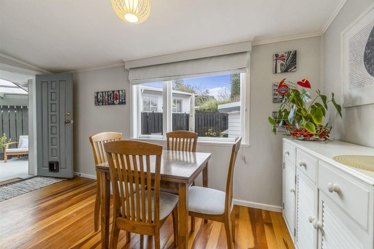 Photo of property in 2 Buisson Glade, West Harbour, Auckland, 0618