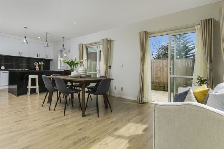 Photo of property in 45 Bordeaux Parade, Te Atatu South, Auckland, 0610