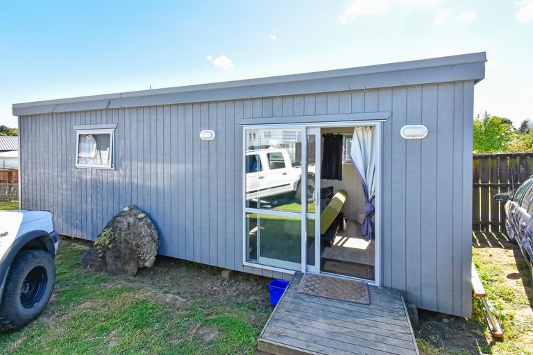 Photo of property in 5 Iris Place, Clendon Park, Auckland, 2103