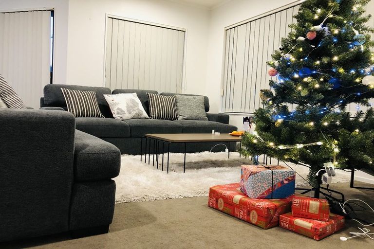 Photo of property in 2/20 Barbados Drive, Unsworth Heights, Auckland, 0632