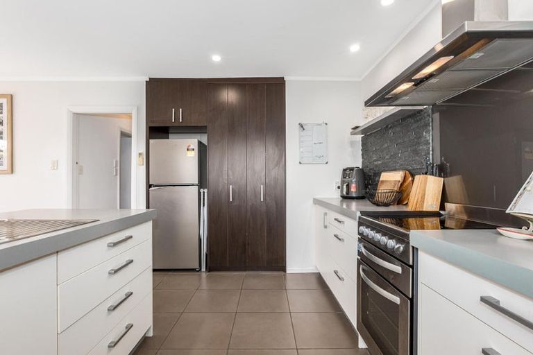 Photo of property in 17 Kiriwai Road, Paremata, Porirua, 5024