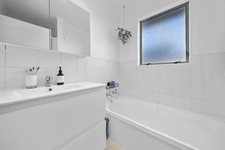 Photo of property in 172 Orangi Kaupapa Road, Northland, Wellington, 6012