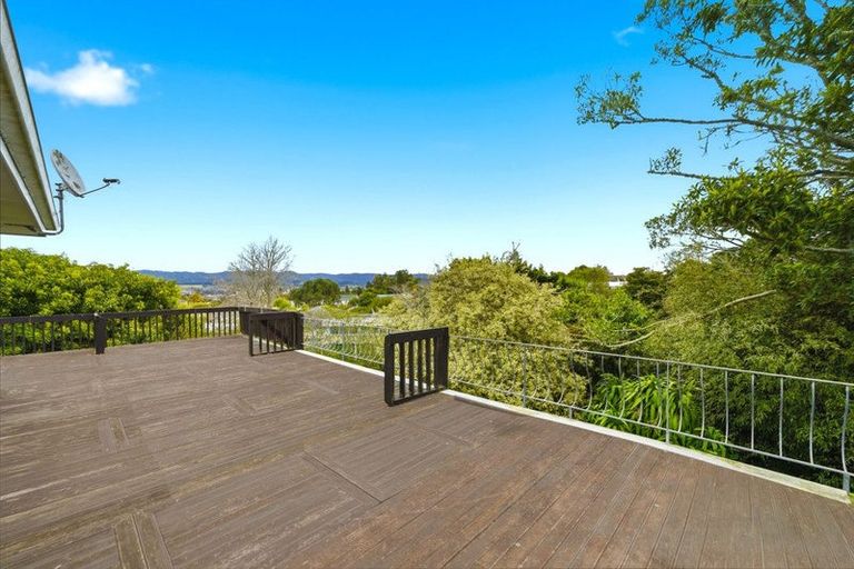 Photo of property in 4220a Great North Road, Glendene, Auckland, 0602