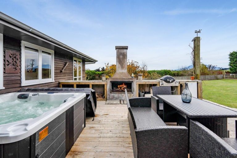 Photo of property in 5883 Mountain Road, Normanby, Hawera, 4673