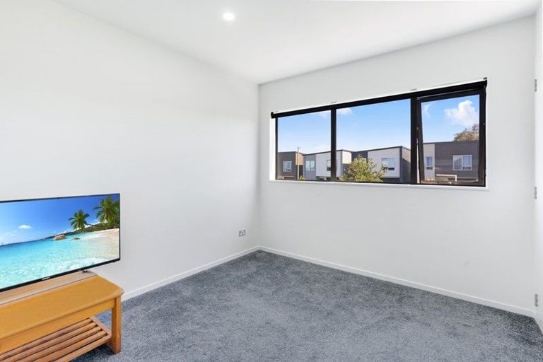 Photo of property in 17 Valour Lane, Papakura, 2110