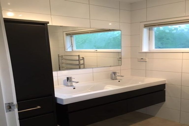 Photo of property in 300 Pakuranga Road, Pakuranga Heights, Auckland, 2010