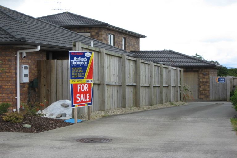 Photo of property in 10 Greig Place, Pukekohe, 2120