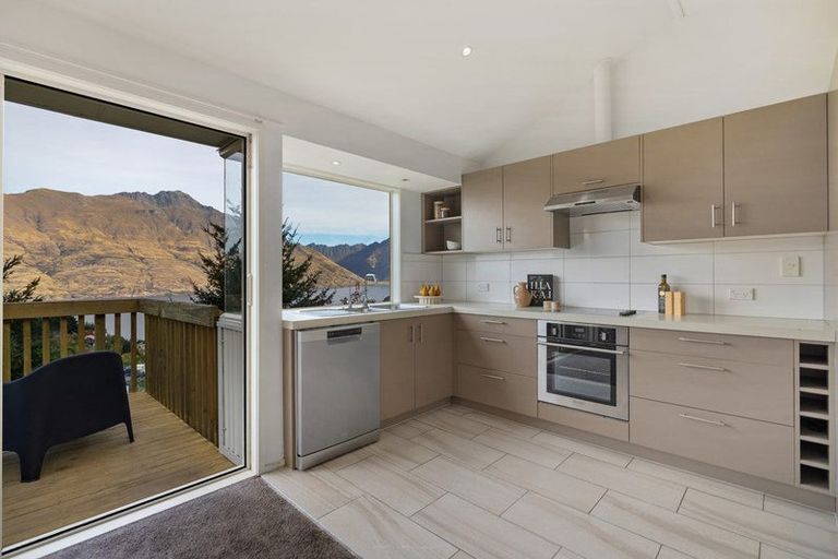 Photo of property in 2a Bird Place, Fernhill, Queenstown, 9300