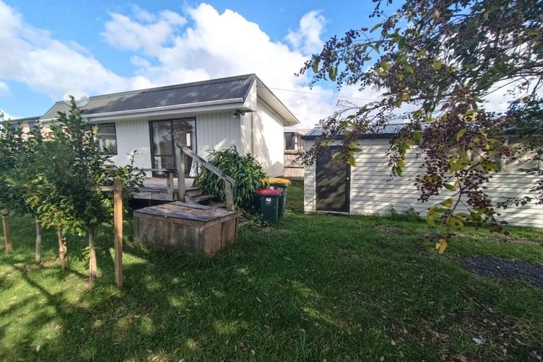 Photo of property in 3 Hurley Place, Kelston, Auckland, 0602