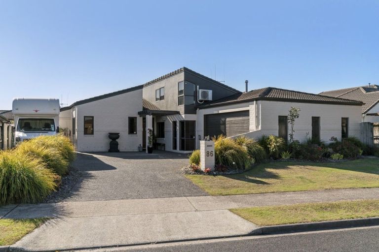 Photo of property in 86 Beachwater Drive, Papamoa Beach, Papamoa, 3118