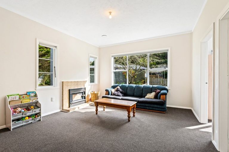 Photo of property in 52 The Drive, Tawa, Wellington, 5028