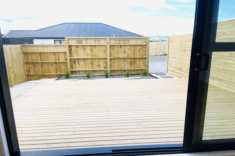 Photo of property in 18 Rorotu Avenue, Karaka, Papakura, 2113