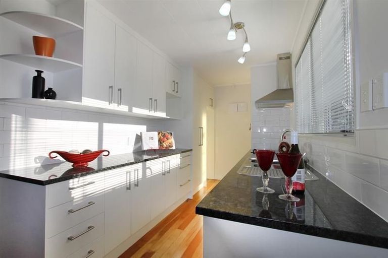 Photo of property in 2 Ranger Place, Wattle Downs, Auckland, 2103