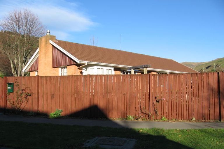 Photo of property in 1 Dalefield Drive, Cashmere, Christchurch, 8022