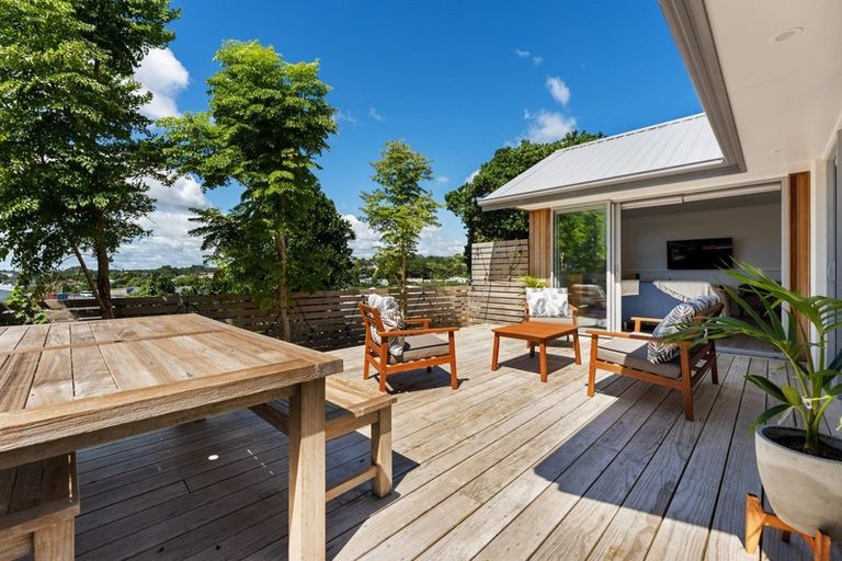 Photo of property in 55b Paynters Avenue, Strandon, New Plymouth, 4312