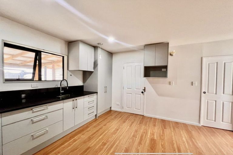 Photo of property in 26 Nile Road, Kelston, Auckland, 0602