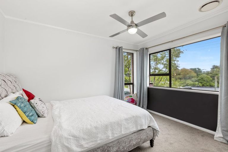 Photo of property in 9 Pohutukawa Avenue, Red Beach, 0932