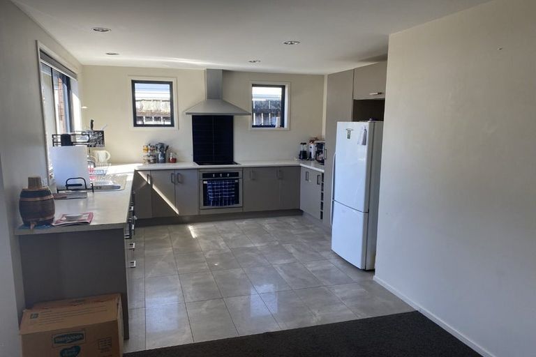 Photo of property in 100 Fulford Street, New Plymouth, 4310