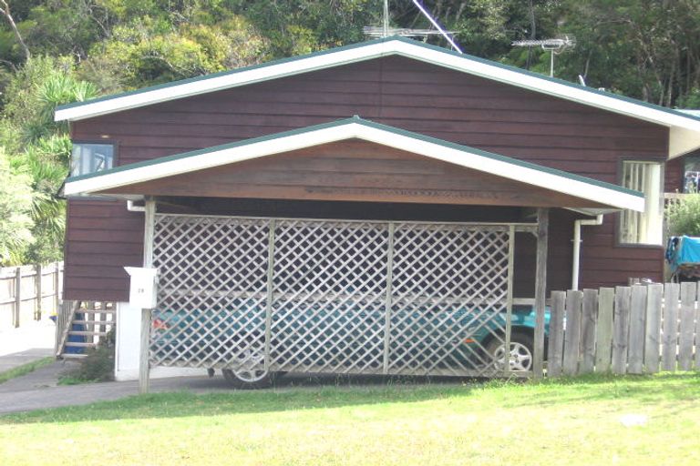 Photo of property in 2/28 Fernlea Rise, Bayview, Auckland, 0629