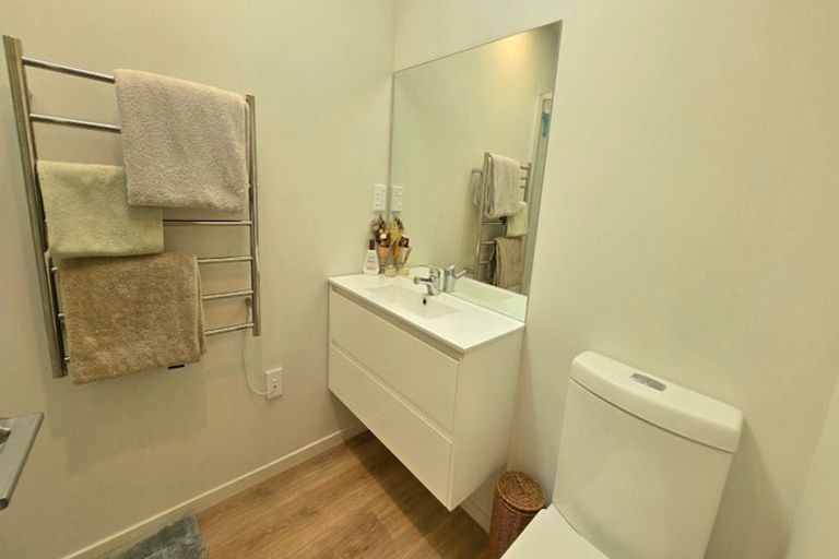 Photo of property in 5 Mcgrath Way, Taita, Lower Hutt, 5011