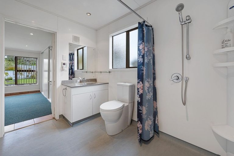 Photo of property in 13 Winstone Place, Highlands Park, New Plymouth, 4312