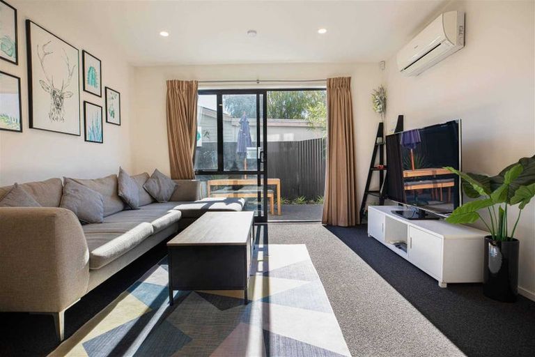 Photo of property in 8b Defoe Place, Waltham, Christchurch, 8023