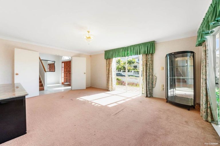 Photo of property in 8 Belleaire Court, West Harbour, Auckland, 0618