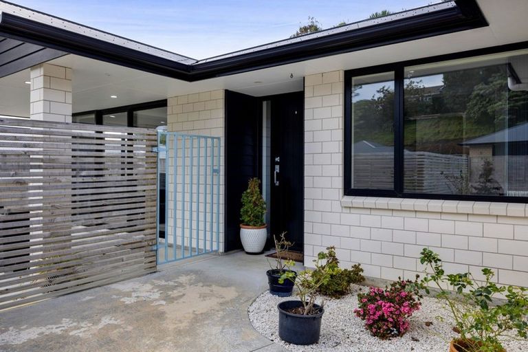 Photo of property in 6 Frederick Place, Whalers Gate, New Plymouth, 4310