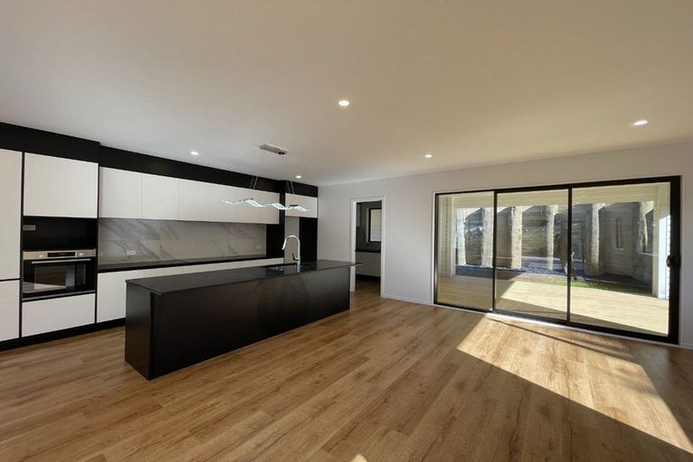 Photo of property in 10 Awaiti Way, Orewa, 0931