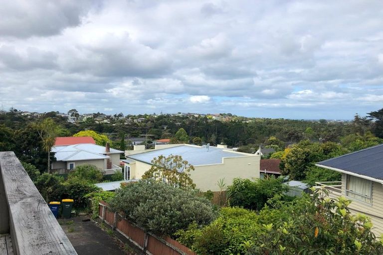 Photo of property in 2/205 Onewa Road, Birkenhead, Auckland, 0626