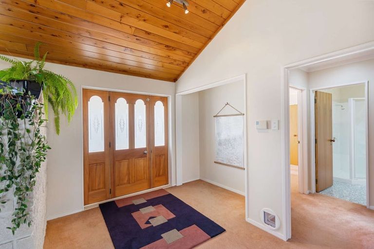 Photo of property in 2 Beech Place, Hawera, 4610