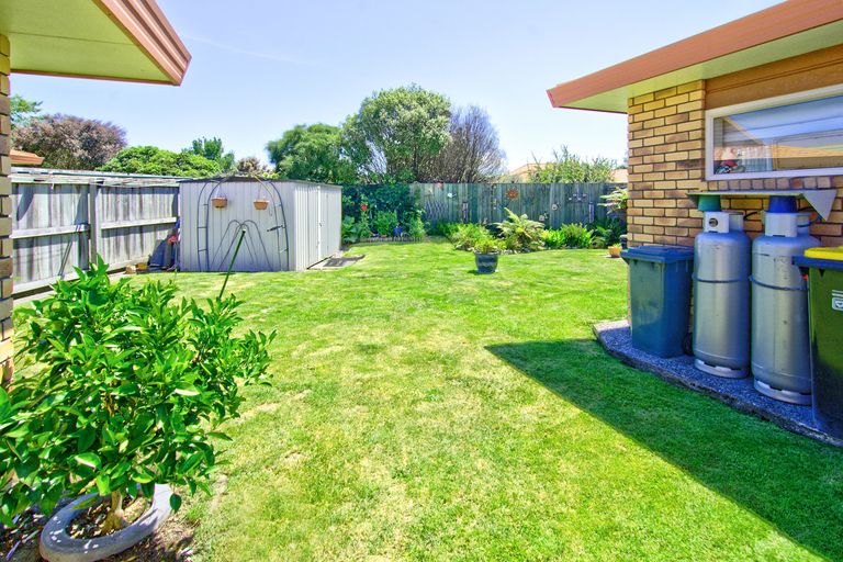 Photo of property in Holdsworth Villas, 11/2 William Donald Drive, Solway, Masterton, 5810