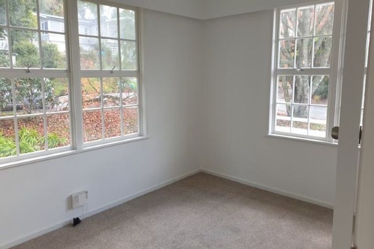 Photo of property in 14 Easton Park Parade, Glenfield, Auckland, 0629