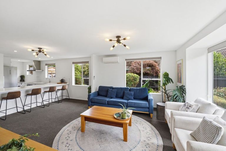 Photo of property in 2/17b Prestons Road, Redwood, Christchurch, 8051