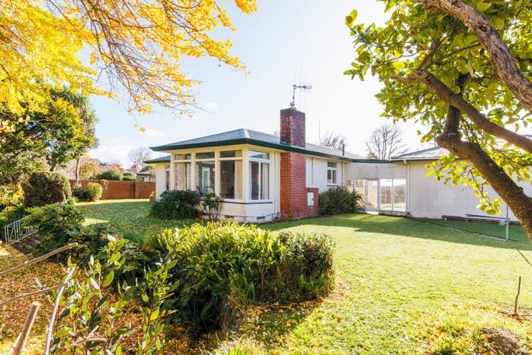 Photo of property in 35 Montgomery Terrace, Hokowhitu, Palmerston North, 4410