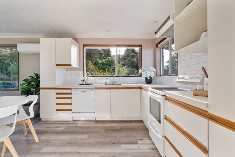 Photo of property in 18 Honeystone Street, Helensburgh, Dunedin, 9010