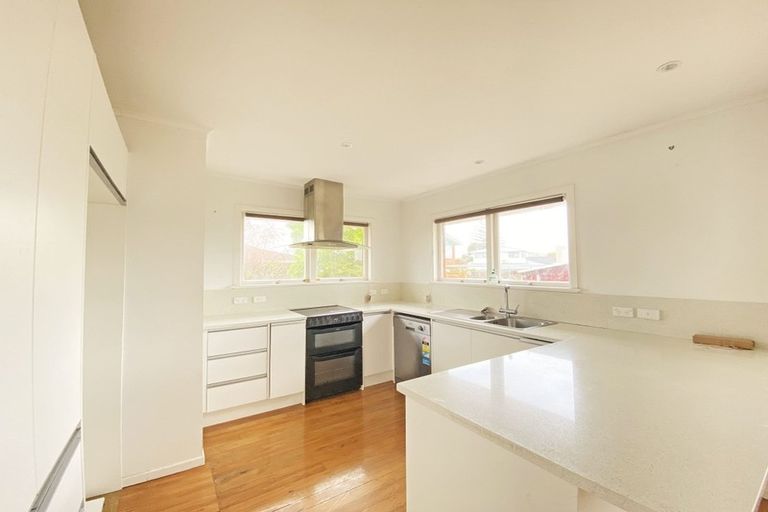 Photo of property in 63 Edgewater Drive, Pakuranga, Auckland, 2010