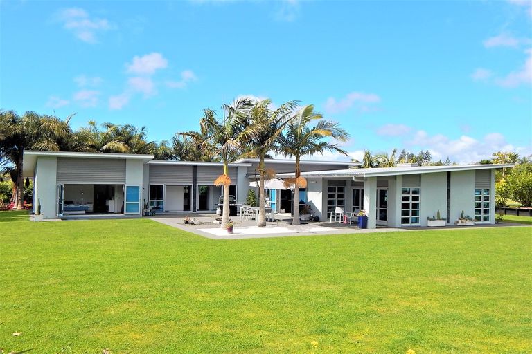 Photo of property in 1 Kotare Heights, Kerikeri, 0230