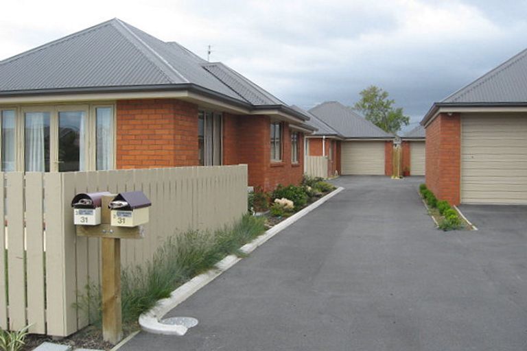 Photo of property in 2/31 Tuckers Road, Redwood, Christchurch, 8051