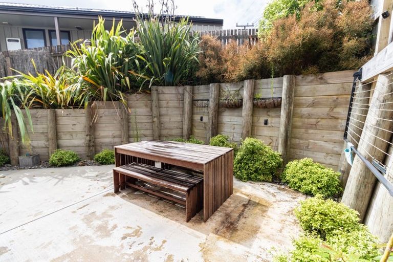 Photo of property in 41 Glanmire Road, Newlands, Wellington, 6037