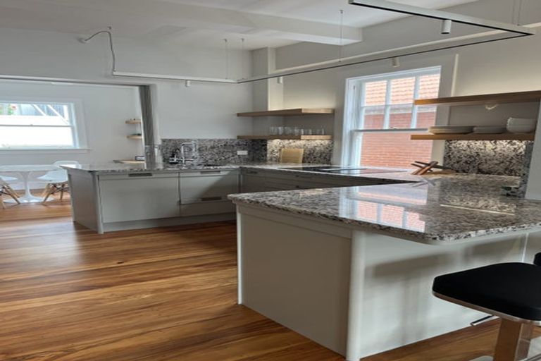 Photo of property in Inverleith Apartments, 3/306 Oriental Parade, Oriental Bay, Wellington, 6011