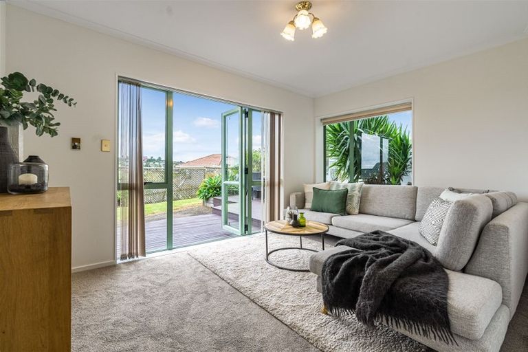 Photo of property in 10 Sandpiper Grove, Unsworth Heights, Auckland, 0632