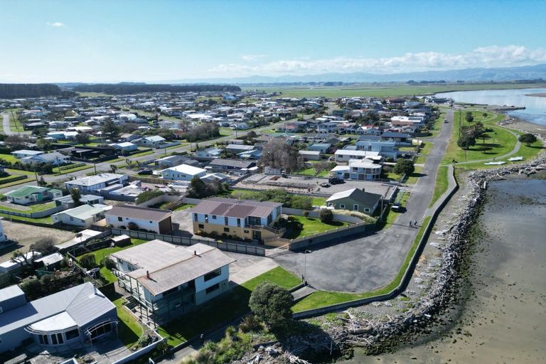Photo of property in 1 Hartley Street, Foxton Beach, Foxton, 4815