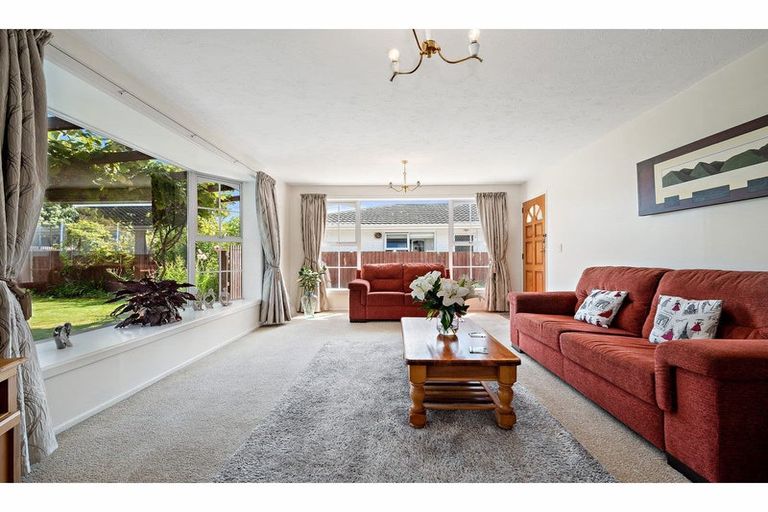 Photo of property in 2/203 Main North Road, Redwood, Christchurch, 8051